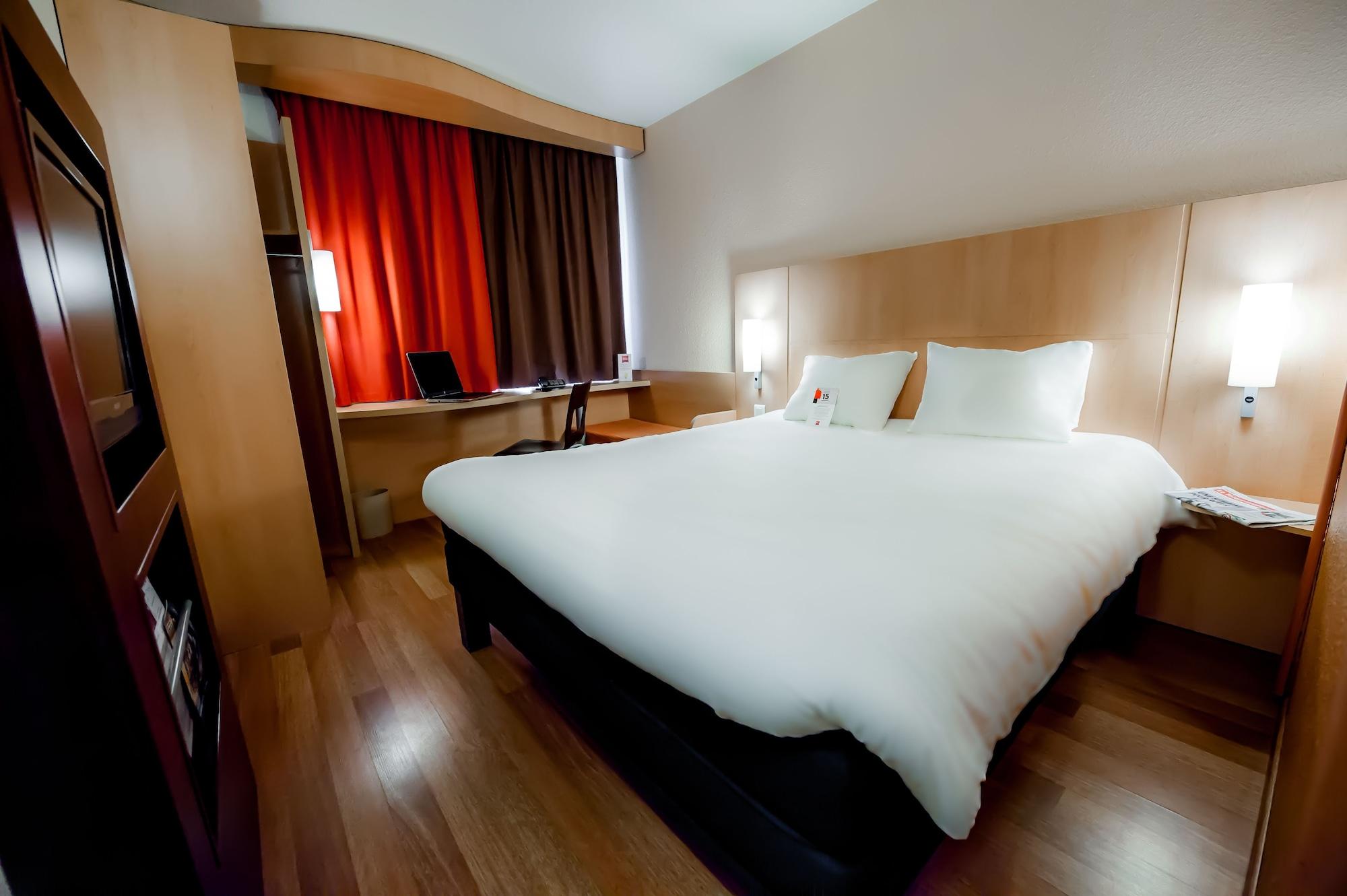 Ibis Vannes Esterno foto