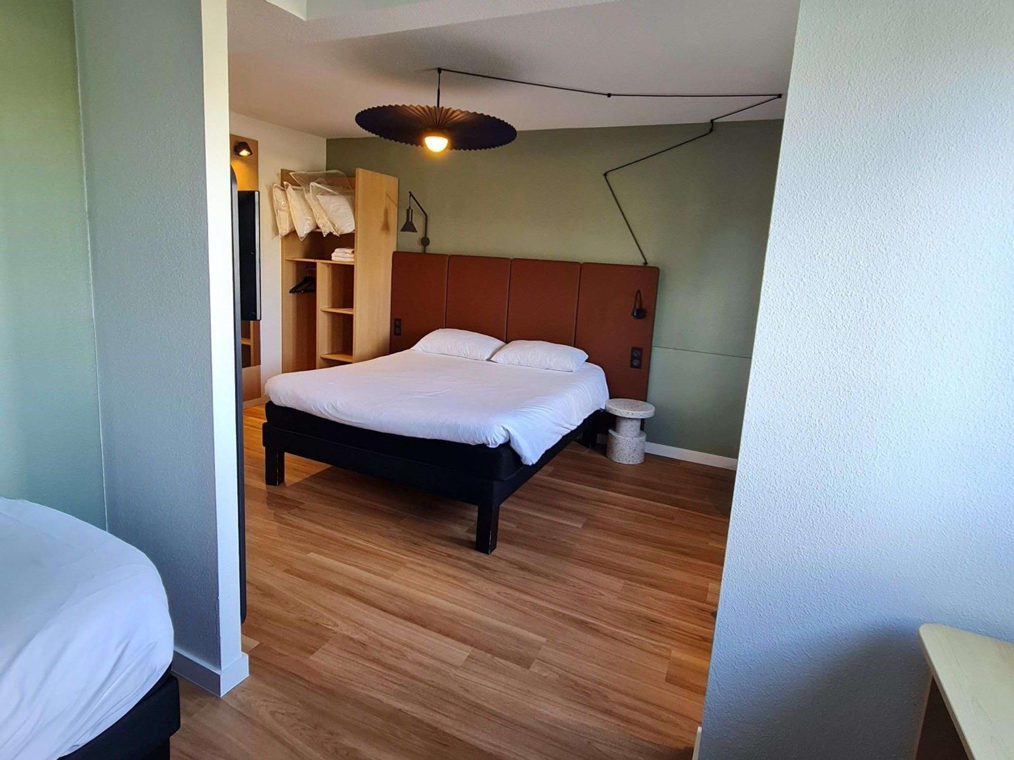 Ibis Vannes Esterno foto