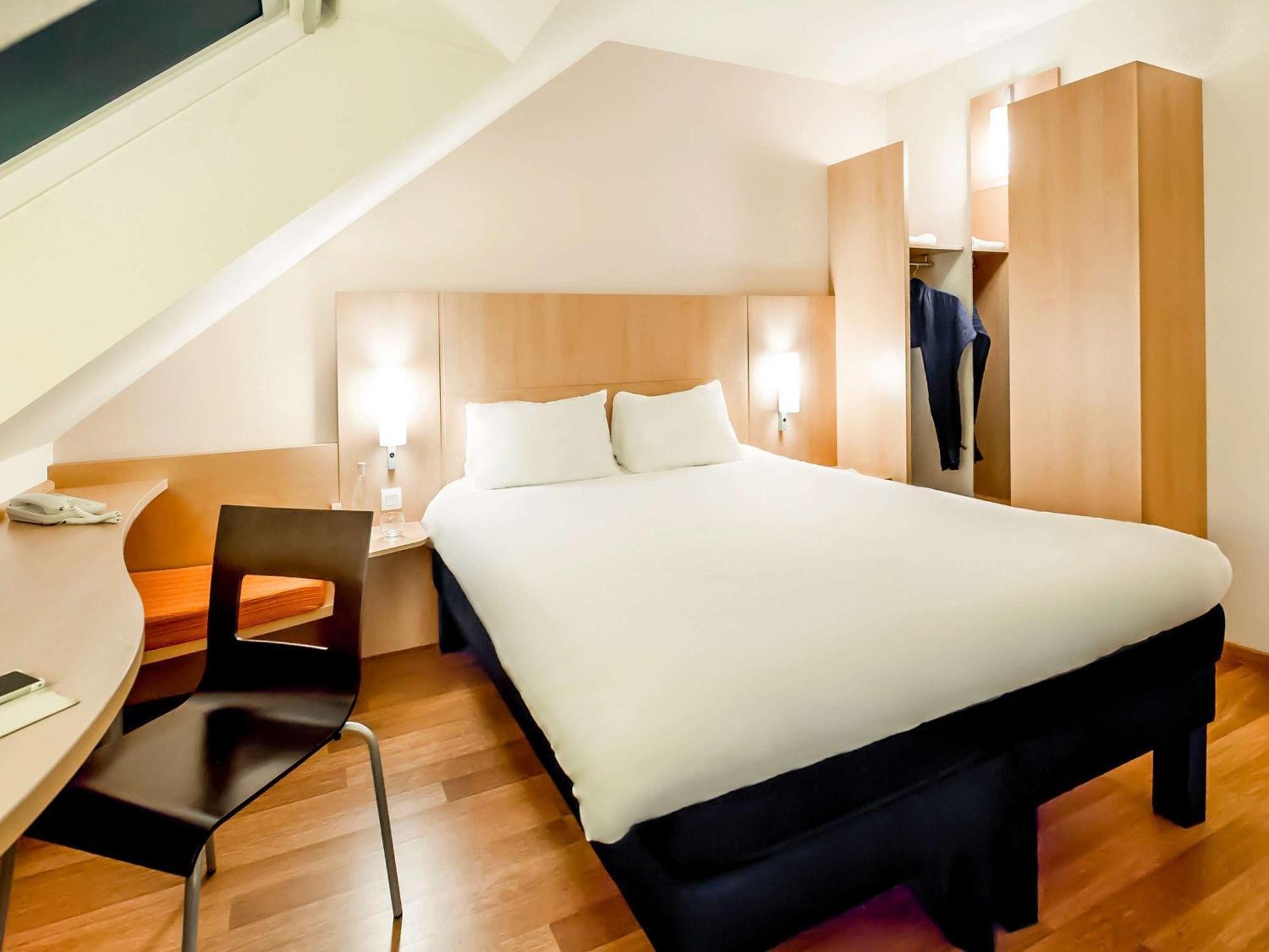 Ibis Vannes Esterno foto