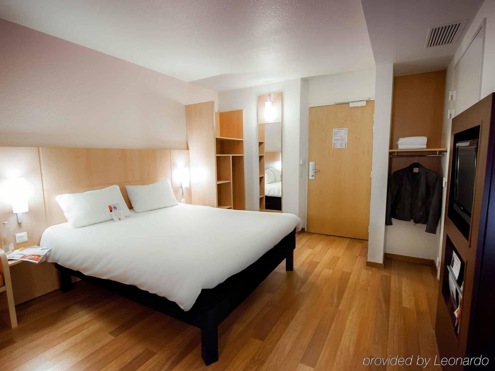 Ibis Vannes Esterno foto